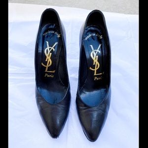 Yves Saint Laurent Anja black leather pumps